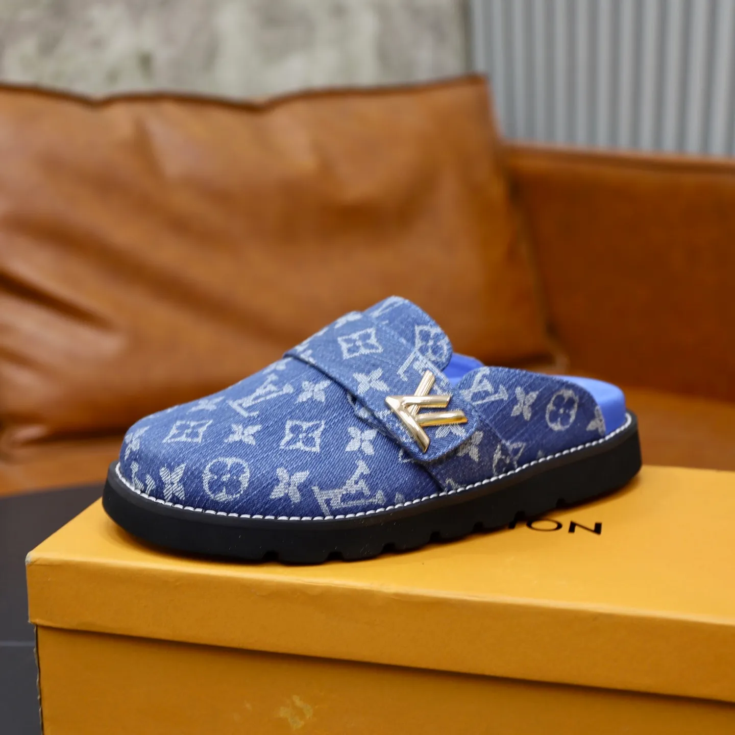 Ex-factory price 420💰 Lv. Popular men's slippers hot sale 🔥 🩴Official website one to one production 38-45 sizes 45 46 🉑️Customized!